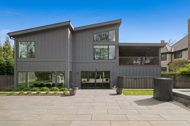 344 E Witchwood Lane, Lake Bluff, IL 60044