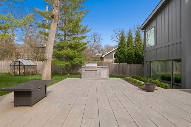 344 E Witchwood Lane, Lake Bluff, IL 60044