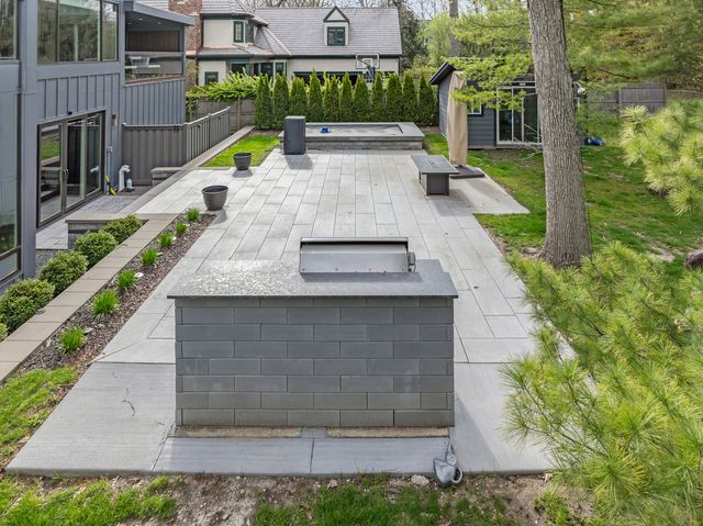 344 E Witchwood Lane, Lake Bluff, IL 60044