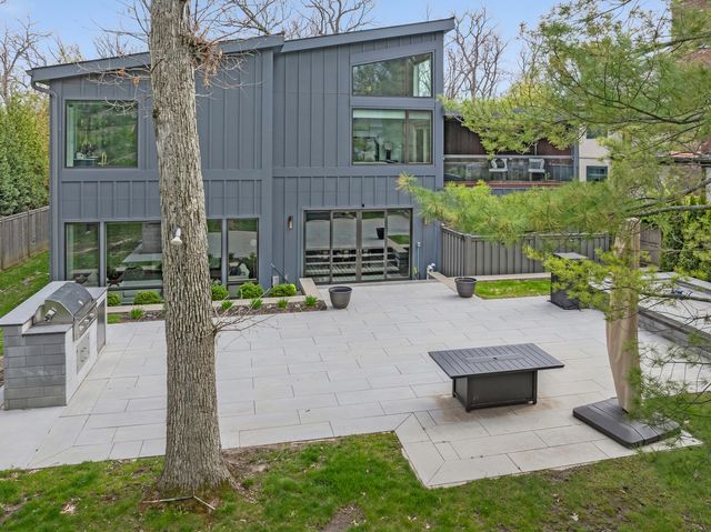 344 E Witchwood Lane, Lake Bluff, IL 60044