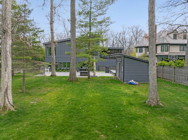 344 E Witchwood Lane, Lake Bluff, IL 60044