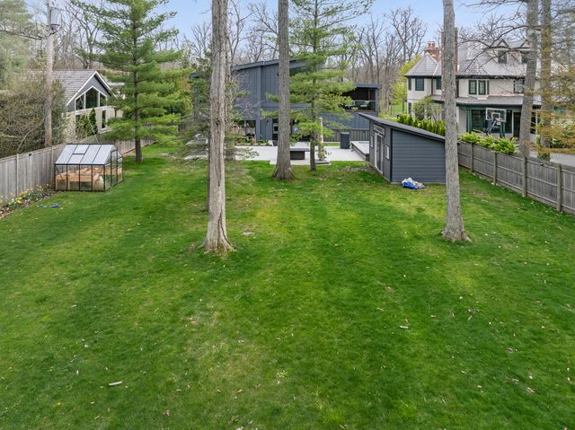 344 E Witchwood Lane, Lake Bluff, IL 60044
