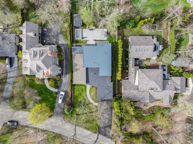 344 E Witchwood Lane, Lake Bluff, IL 60044