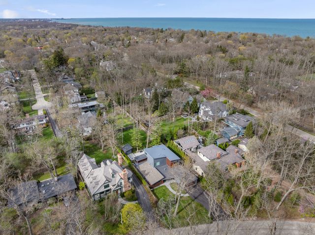 344 E Witchwood Lane, Lake Bluff, IL 60044