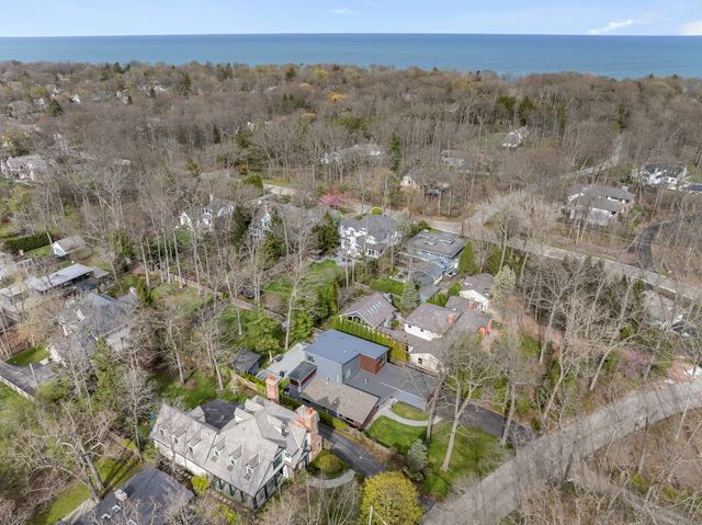 344 E Witchwood Lane, Lake Bluff, IL 60044