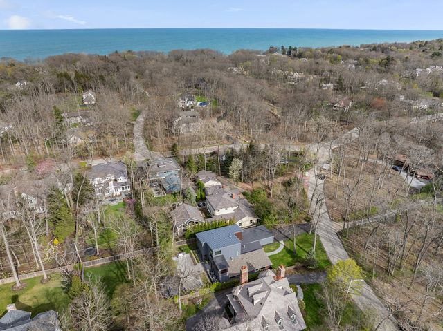 344 E Witchwood Lane, Lake Bluff, IL 60044