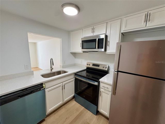 305 57TH AVENUE DRIVE E A, Bradenton, FL 34203