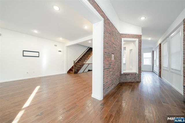 37 Myrtle, Edgewater, NJ 07020