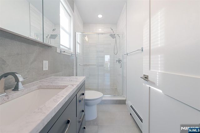 37 Myrtle, Edgewater, NJ 07020