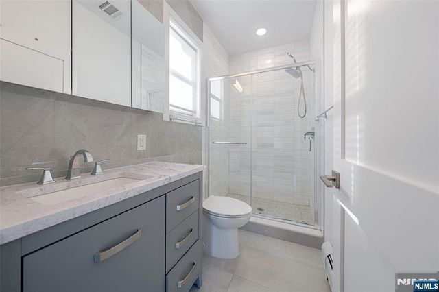 37 Myrtle, Edgewater, NJ 07020