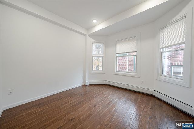 37 Myrtle, Edgewater, NJ 07020