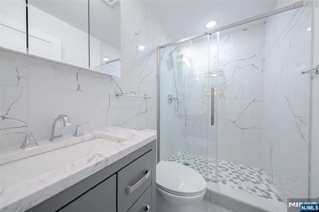 37 Myrtle, Edgewater, NJ 07020