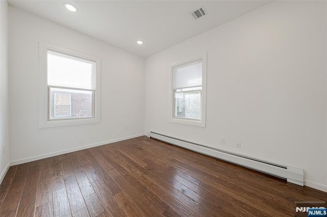 37 Myrtle, Edgewater, NJ 07020