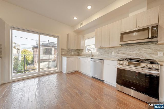 37 Myrtle, Edgewater, NJ 07020