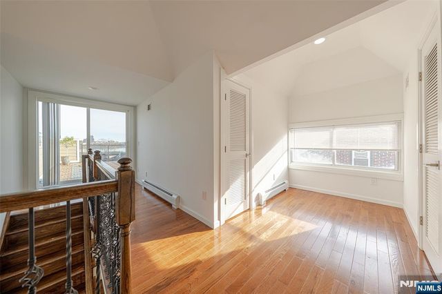37 Myrtle, Edgewater, NJ 07020