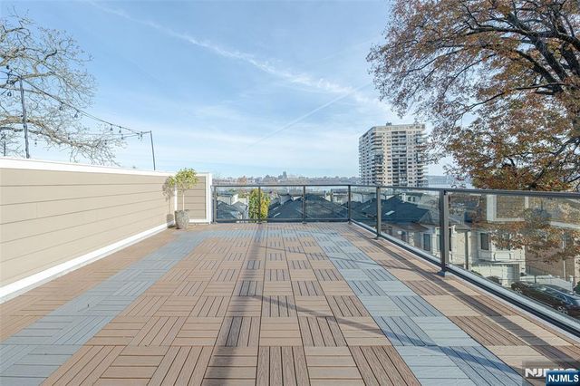 37 Myrtle, Edgewater, NJ 07020