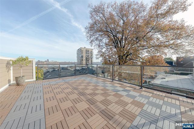 37 Myrtle, Edgewater, NJ 07020