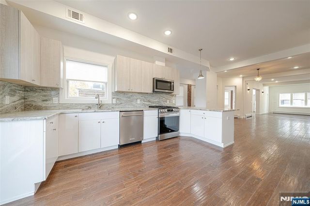 37 Myrtle, Edgewater, NJ 07020