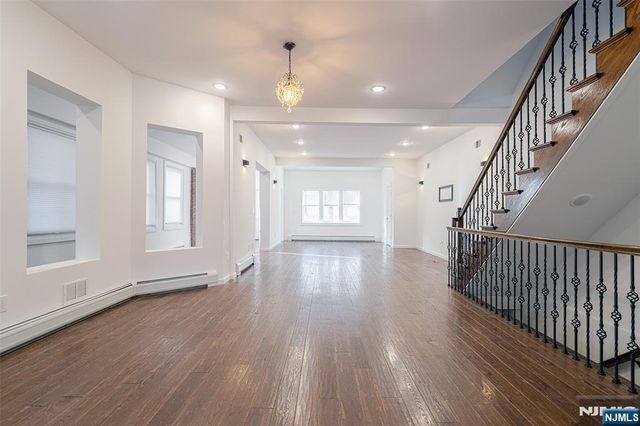 37 Myrtle, Edgewater, NJ 07020