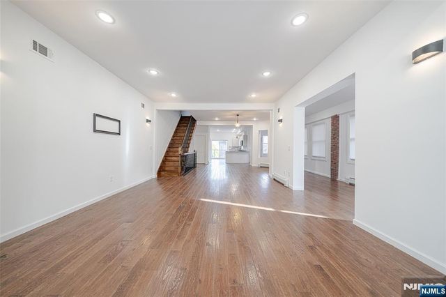 37 Myrtle, Edgewater, NJ 07020