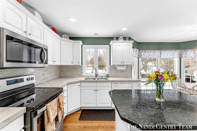 15233 Rannes Street, Spring Lake, MI 49456