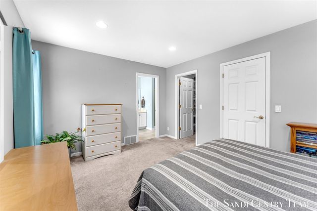 15233 Rannes Street, Spring Lake, MI 49456