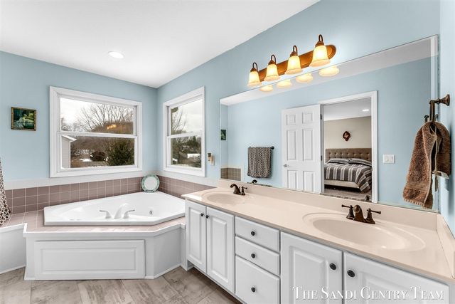 15233 Rannes Street, Spring Lake, MI 49456