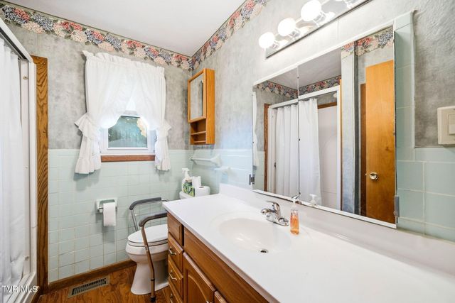 173 South Pickens Bridge Road, Johnson City, TN 37615