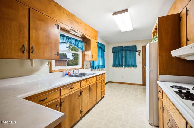 173 South Pickens Bridge Road, Johnson City, TN 37615