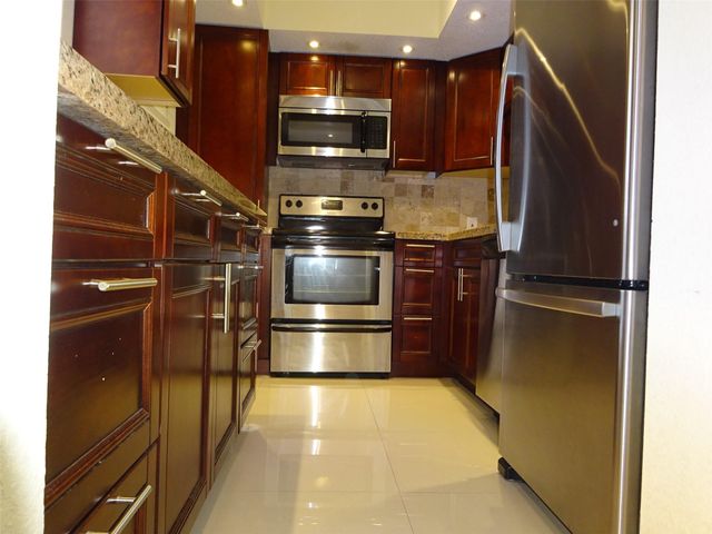 2801 N Palm Aire Drive 308, Pompano Beach, FL 33069