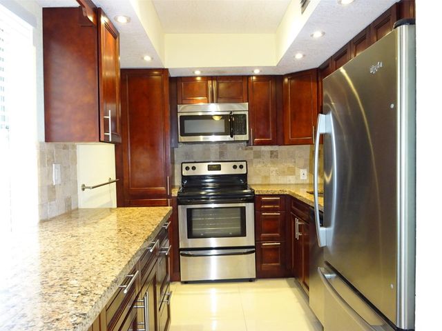 2801 N Palm Aire Drive 308, Pompano Beach, FL 33069