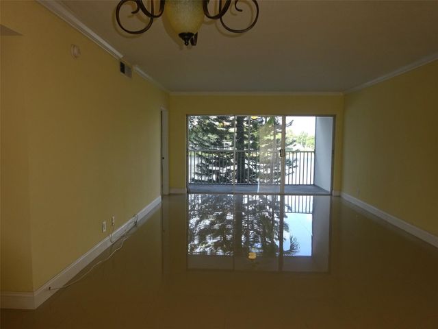 2801 N Palm Aire Drive 308, Pompano Beach, FL 33069