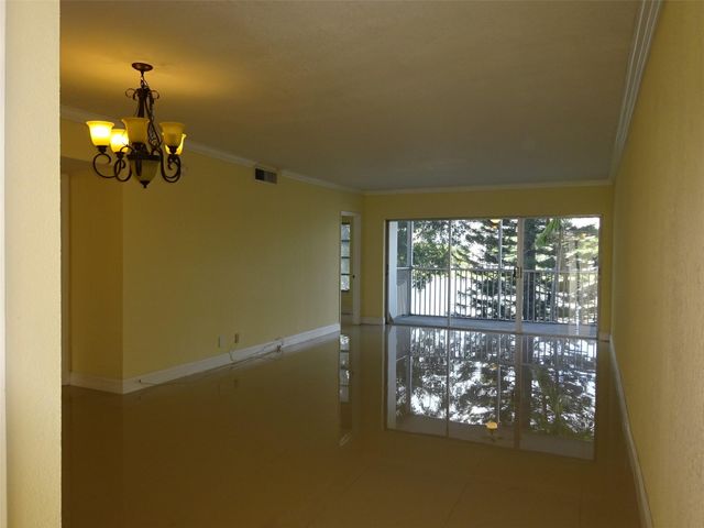 2801 N Palm Aire Drive 308, Pompano Beach, FL 33069