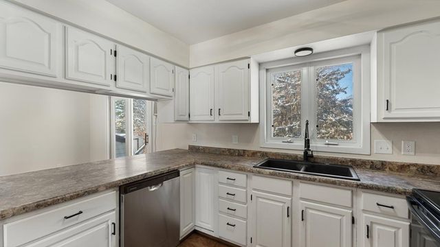 829 Pleasantview Drive SE, Willmar, MN 56201