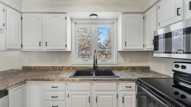 829 Pleasantview Drive SE, Willmar, MN 56201