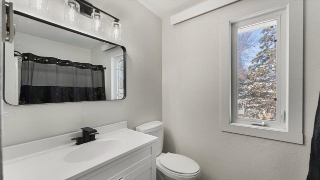 829 Pleasantview Drive SE, Willmar, MN 56201