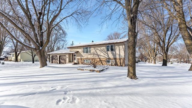 829 Pleasantview Drive SE, Willmar, MN 56201