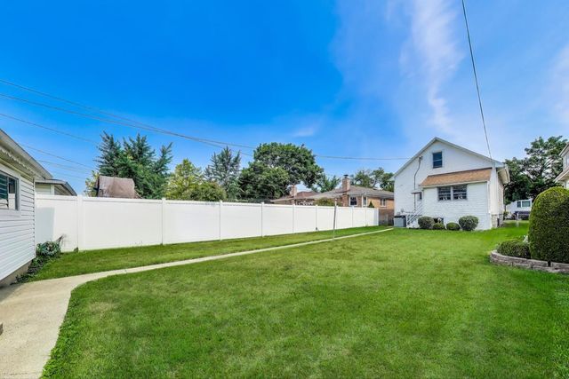 5852 N Navarre Avenue, Chicago, IL 60631