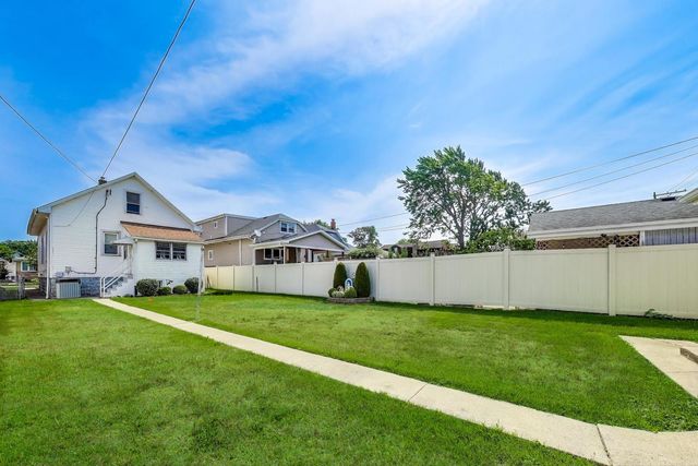 5852 N Navarre Avenue, Chicago, IL 60631