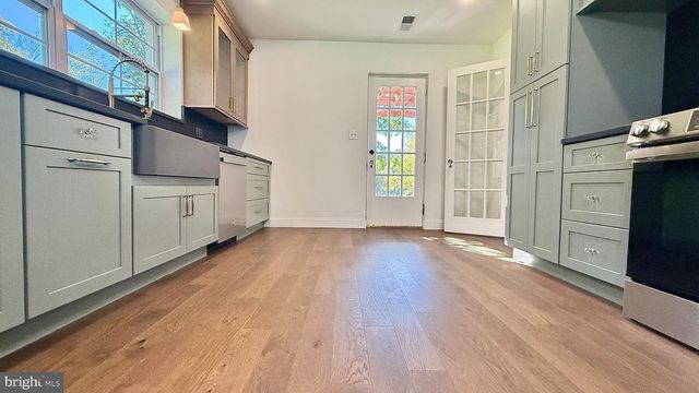 6 DURHAM RD, Ottsville, PA 18942
