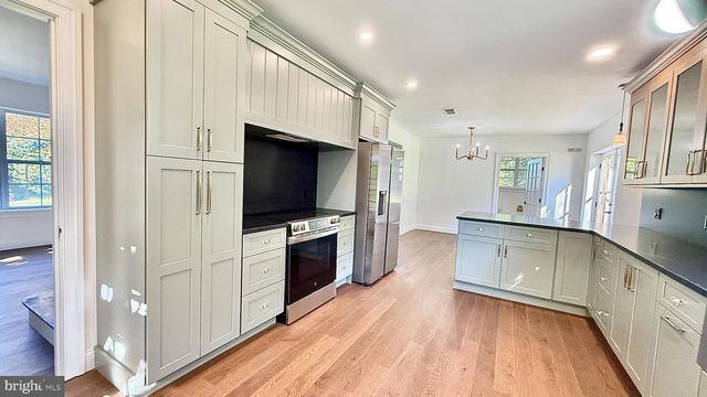 6 DURHAM RD, Ottsville, PA 18942