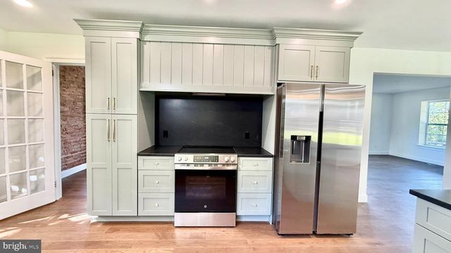 6 DURHAM RD, Ottsville, PA 18942