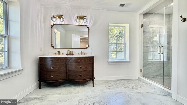 6 DURHAM RD, Ottsville, PA 18942