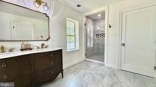6 DURHAM RD, Ottsville, PA 18942