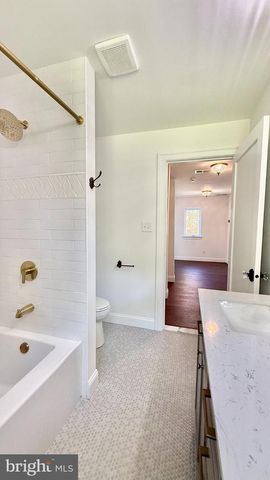 6 DURHAM RD, Ottsville, PA 18942