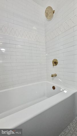 6 DURHAM RD, Ottsville, PA 18942