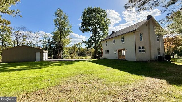 6 DURHAM RD, Ottsville, PA 18942