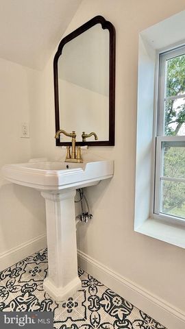 6 DURHAM RD, Ottsville, PA 18942