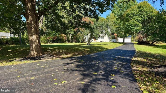 6 DURHAM RD, Ottsville, PA 18942