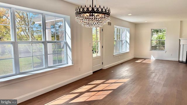 6 DURHAM RD, Ottsville, PA 18942